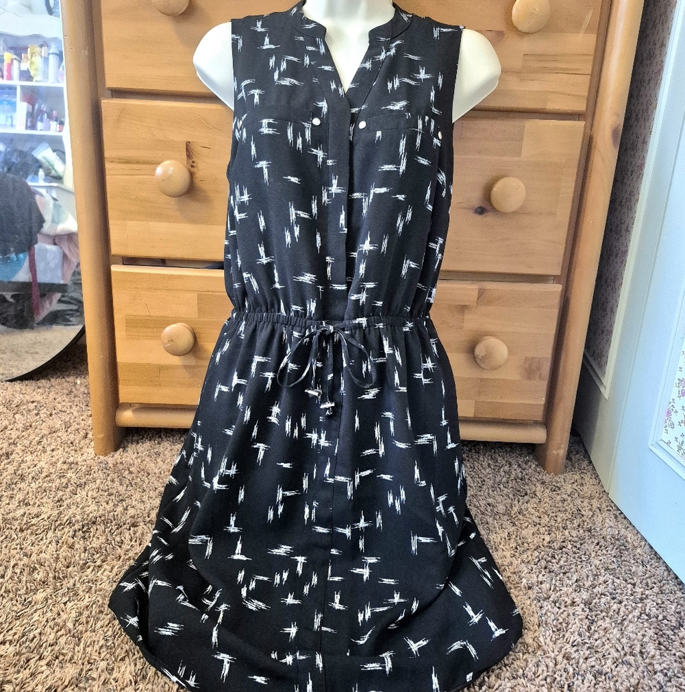 Apt. 9 Black Sleeveless Midi Dress with White Abstract Print Size Small